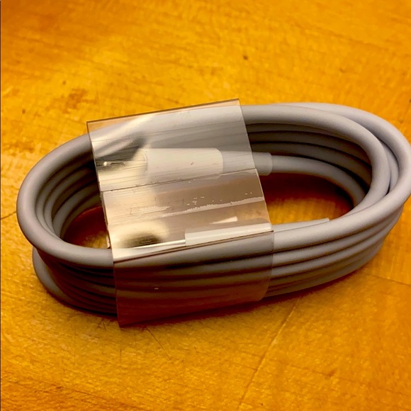 Apple charger - Picture 1 of 3